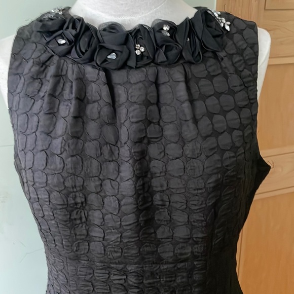 Taylor Black Sleeveless Empire Waist Midi Dress, Size 10 - Picture 3 of 16